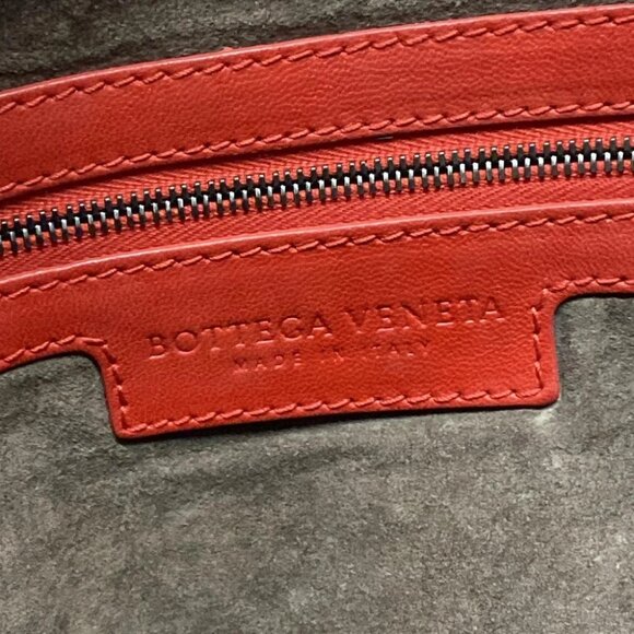 Auth BOTTEGA VENETA Large Veneta bag - Red Leather Handbag - Picture 14 of 14